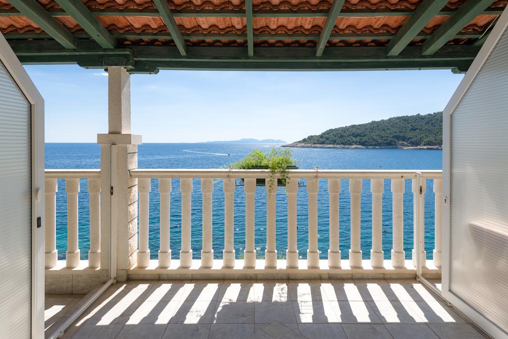 Superb Beachfront Luxury Seaview With Private Beach มิลนา ภายนอก รูปภาพ