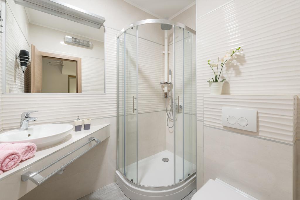 Superb Beachfront Luxury Seaview With Private Beach มิลนา ภายนอก รูปภาพ