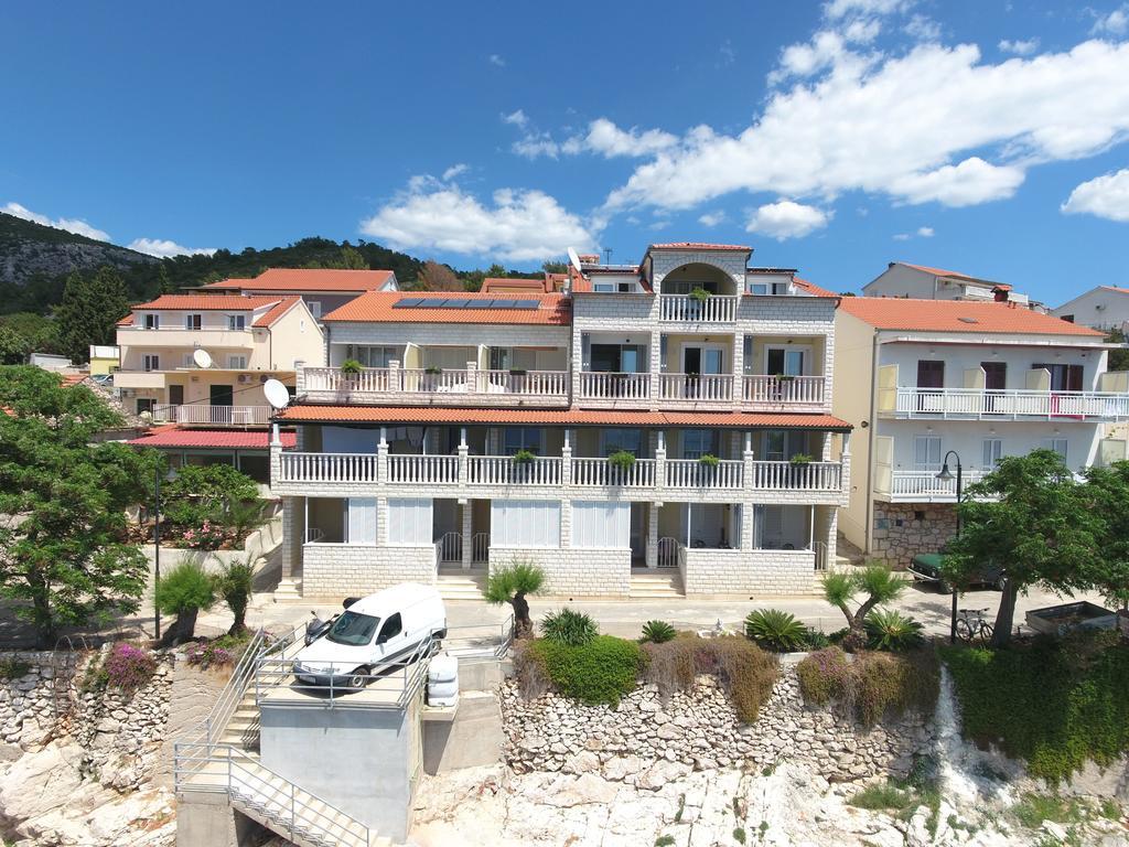 Superb Beachfront Luxury Seaview With Private Beach มิลนา ภายนอก รูปภาพ