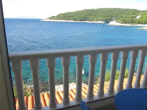 Superb Beachfront Luxury Seaview With Private Beach มิลนา ภายนอก รูปภาพ