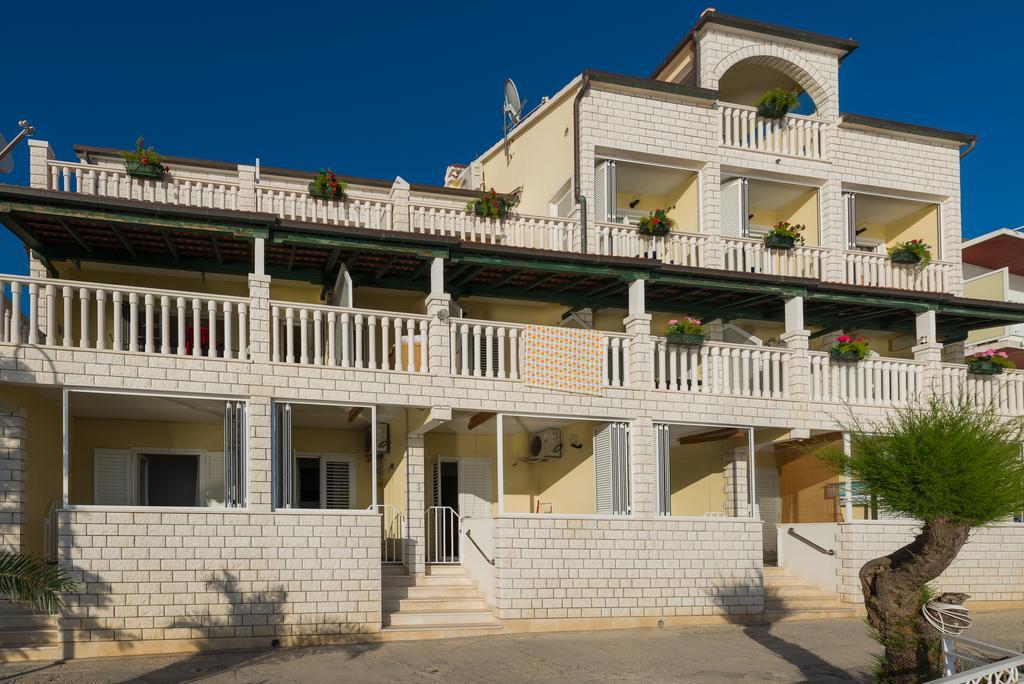 Superb Beachfront Luxury Seaview With Private Beach มิลนา ภายนอก รูปภาพ