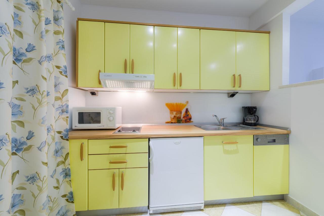 Superb Beachfront Luxury Seaview With Private Beach มิลนา ภายนอก รูปภาพ